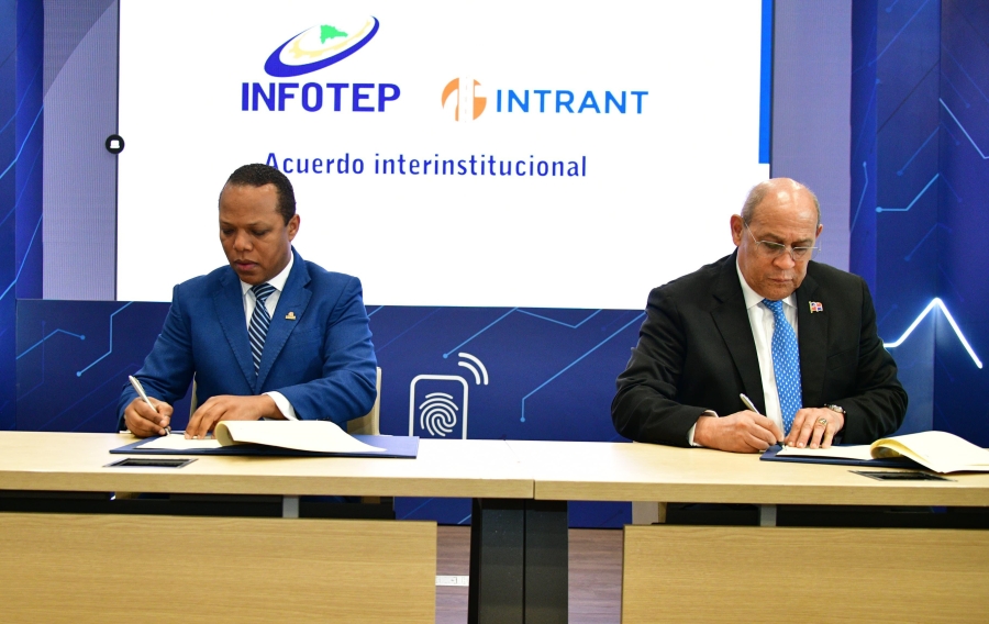 INTRANT e INFOTEP al momento de frimar convenio.