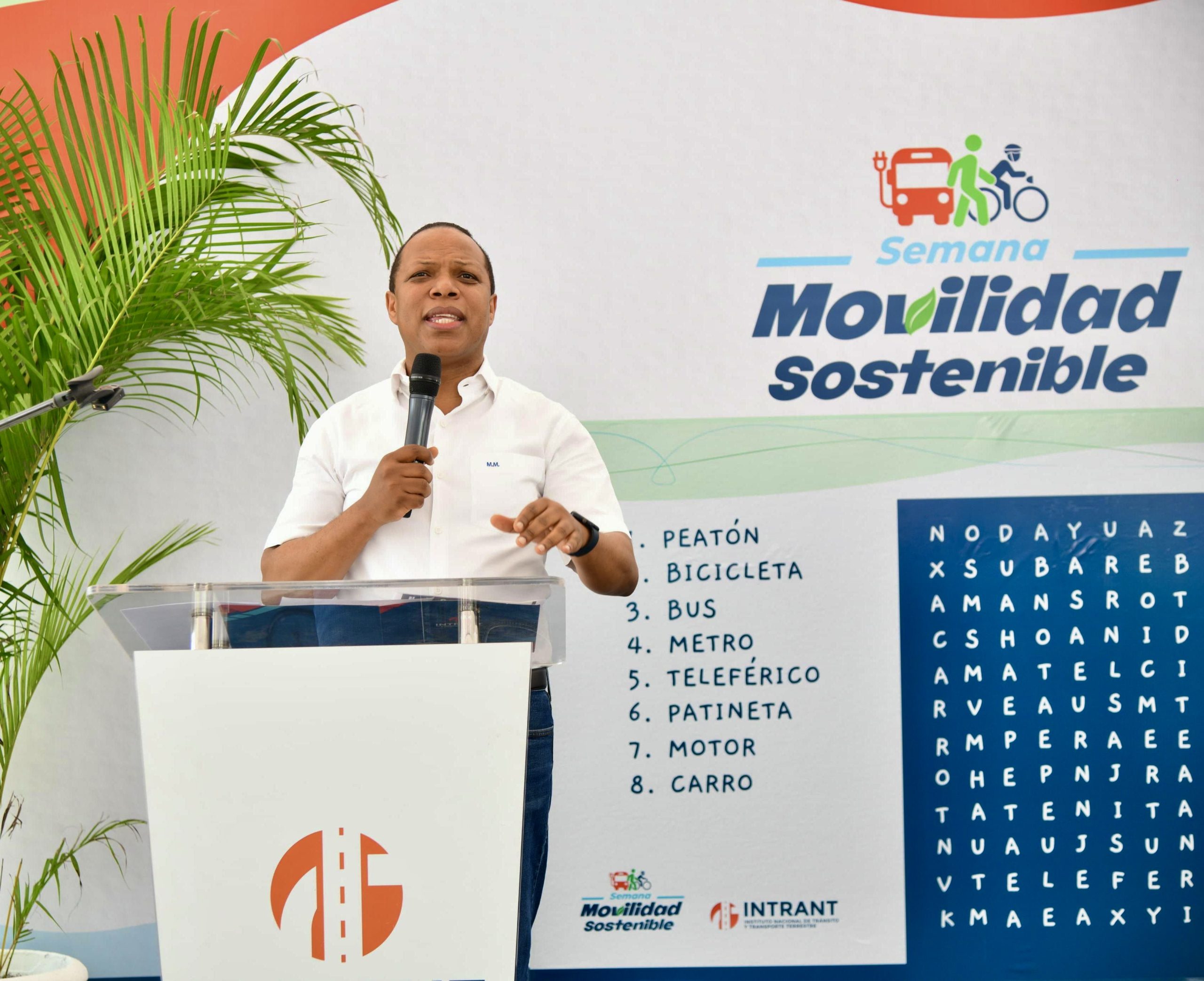 Director Milton Morrison anunciando las actividades de la Semana de la movilidad 2024
