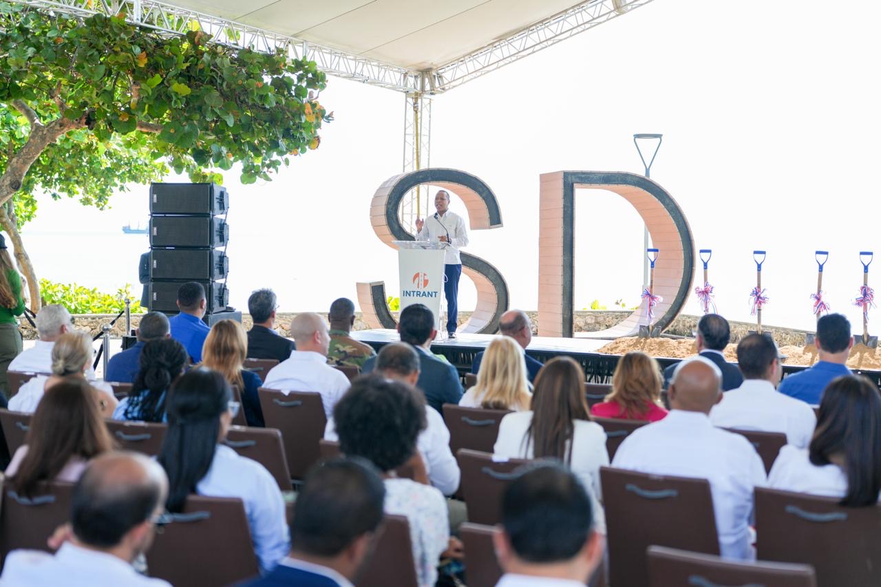 Director del INTRANT anuncia el Proyecto de Calmado del Tránsito en el Malecón de Santo Domingo.