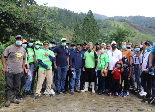 INTRANT y Óptica Almanzar participan en jornada de reforestación