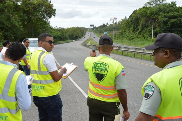 INTRANT y DIGESETT validan puntos críticos en Autopista Duarte