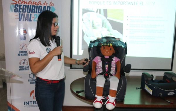 INTRANT capacita médicos pediatra sobre uso del Sistema de Retención Infantil en vehículos