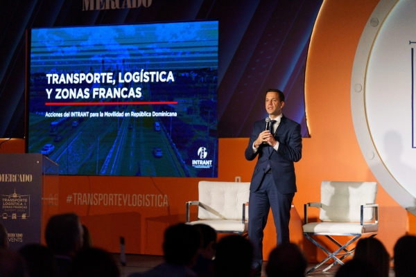 Hugo Beras expone avances movilidad sostenible y logística de cargas en RD
