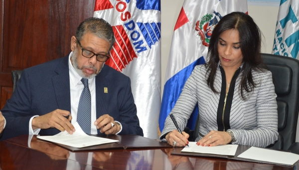 INTRANT e INPOSDOM firman convenio de colaboración para envío de paquetes y documentos dentro y fuera del país