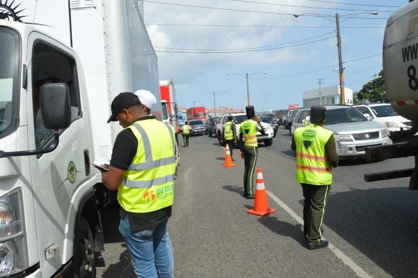 INTRANT realiza estudio de transporte de carga en el Gran Santo Domingo