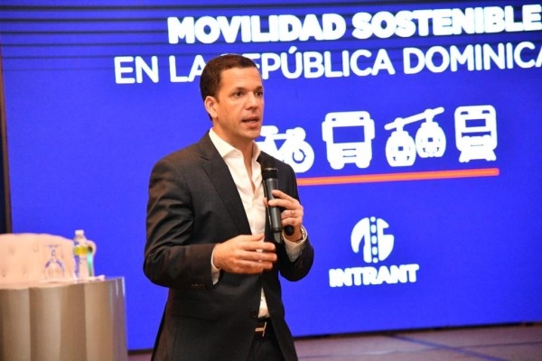 Hugo Beras destaca avance de movilidad eléctrica en el transporte público