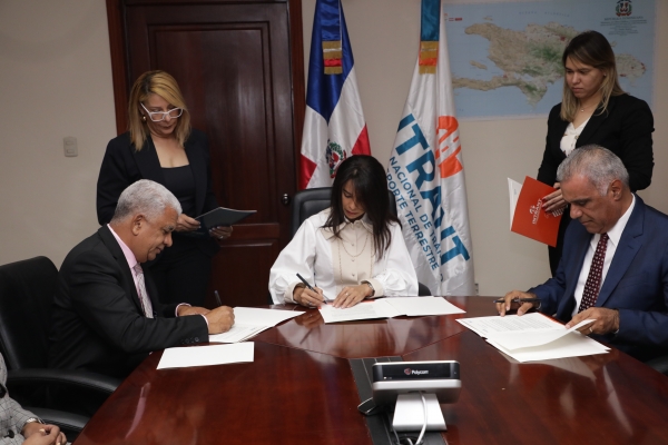 INTRANT RNTT y FENATRADO firman acuerdo para monitoreo satelital de transporte